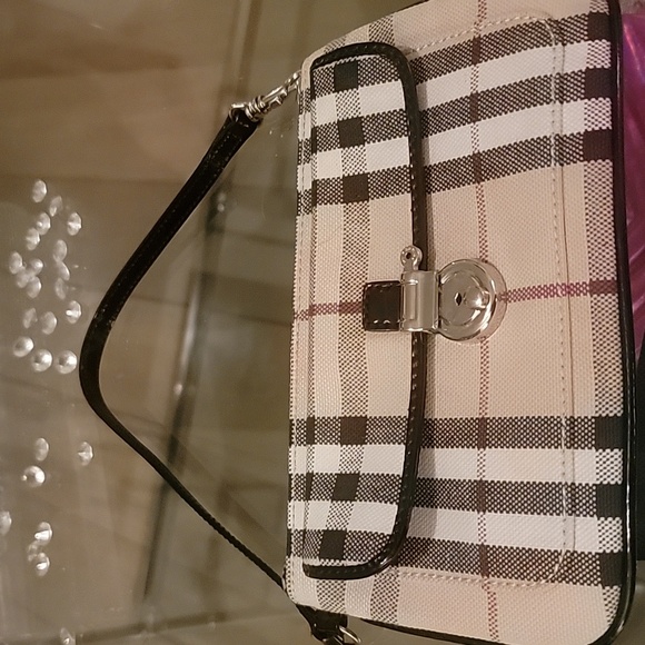 Burberry Wristlet Clutch. Burberry Plaid W/ Black Trim. Gorgous! BN. - Picture 8 of 8